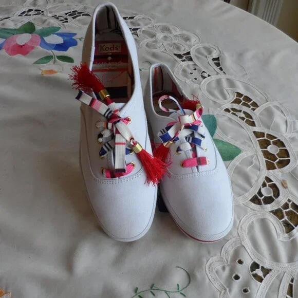 Kate Spade/Keds Women's White Canvas Sneakers w/tassel sz 7 - Picture 1 of 7